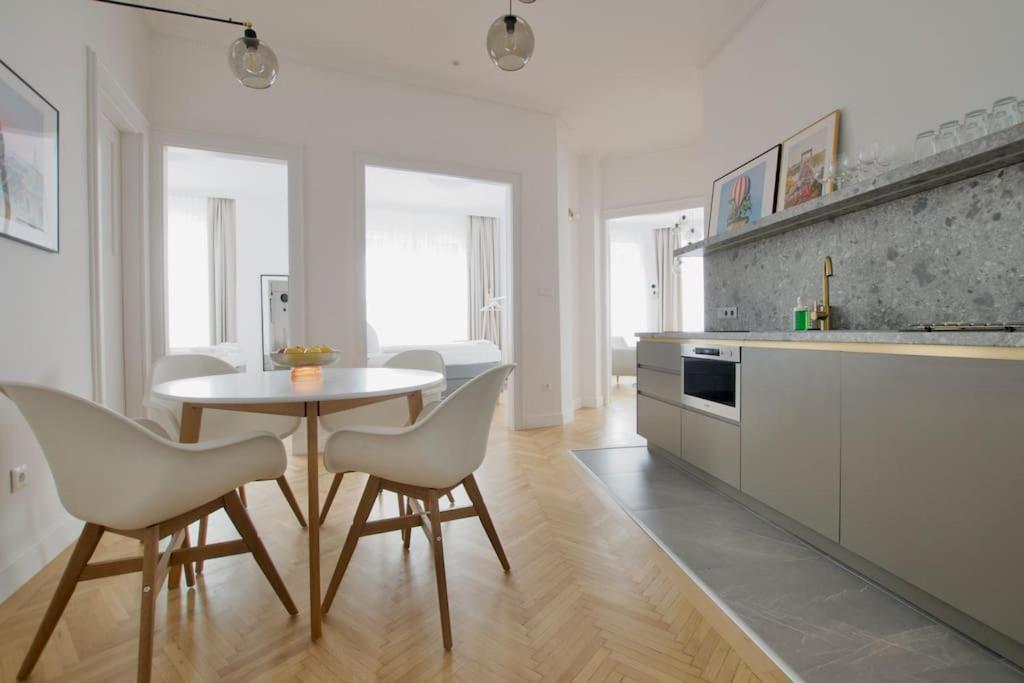 Premium Apartment By Hi - Central 2 Bedroom - Best View Βουδαπέστη Εξωτερικό φωτογραφία